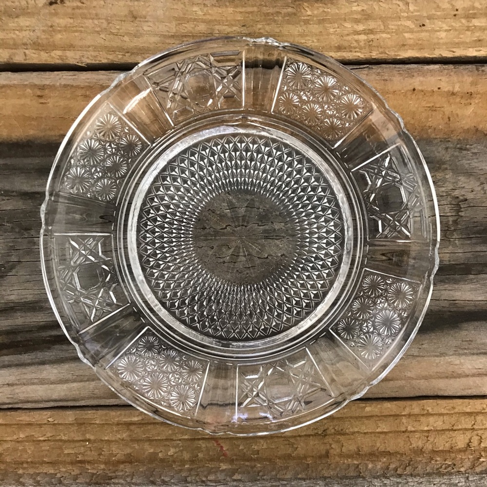 Crystal cake plate